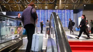 После масштабных ограничений в интернете число запросов об эмиграции из России в поиске выросло до максимумов с осени 2022 года, а рейтинги власти заметно просели на фоне нарастающего недовольства запретительной политикой.