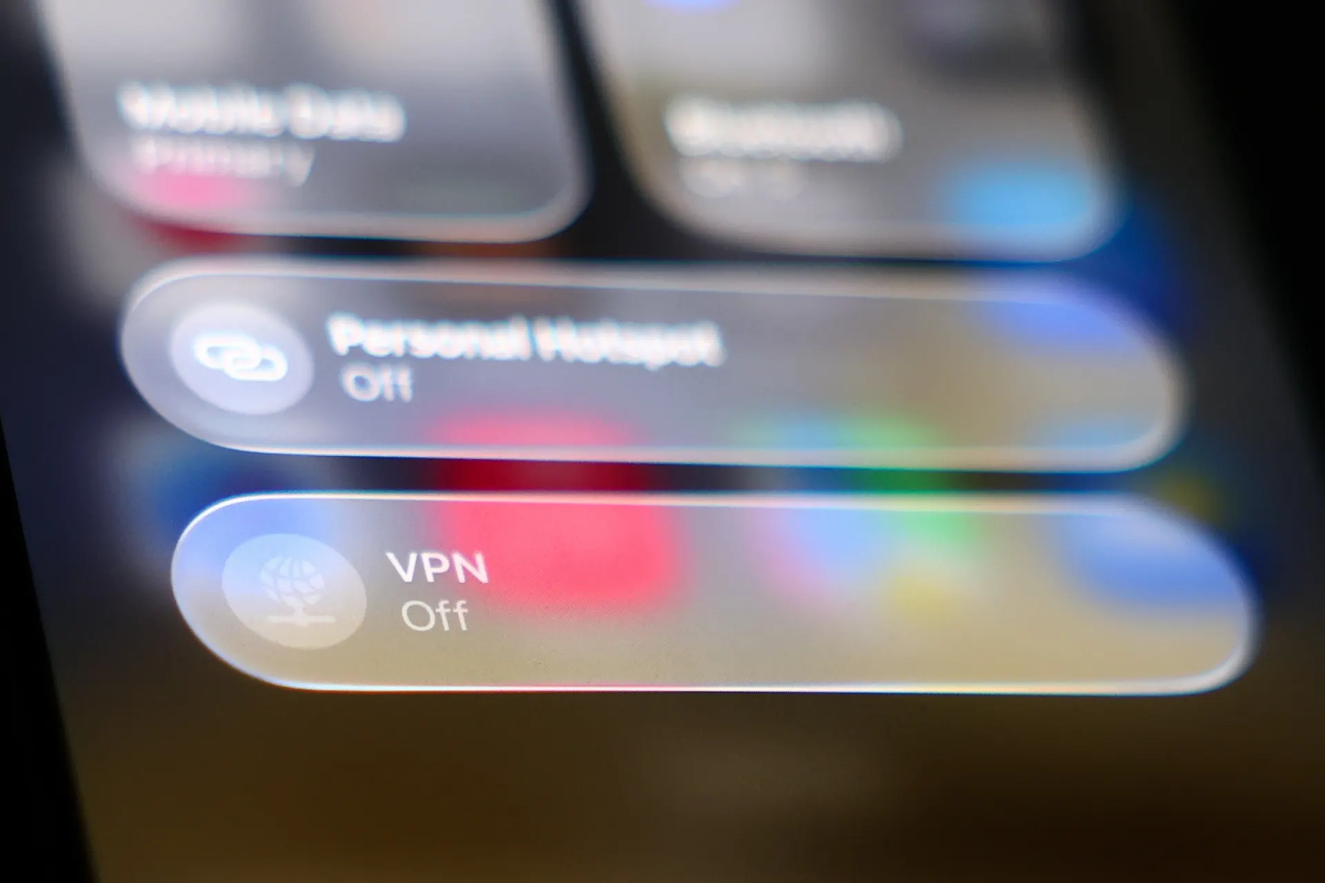 После требований ограничивать доступ через VPN ряд площадок перестал работать с включённым прокси, но затем некоторые пользователи сообщили о восстановлении доступа к маркетплейсам и сервисам при включённом VPN; ситуация остаётся разной для разных пользователей.
