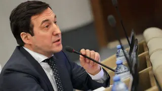 Первый зампред думского комитета по контролю предложил ввести «белые списки» абонентов с подтвержденными учетными записями на «Госуслугах» и создать перечень «доверенных» хостинг-провайдеров и разрешенных VPN-протоколов на фоне масштабных отключений мобильного интернета в России.