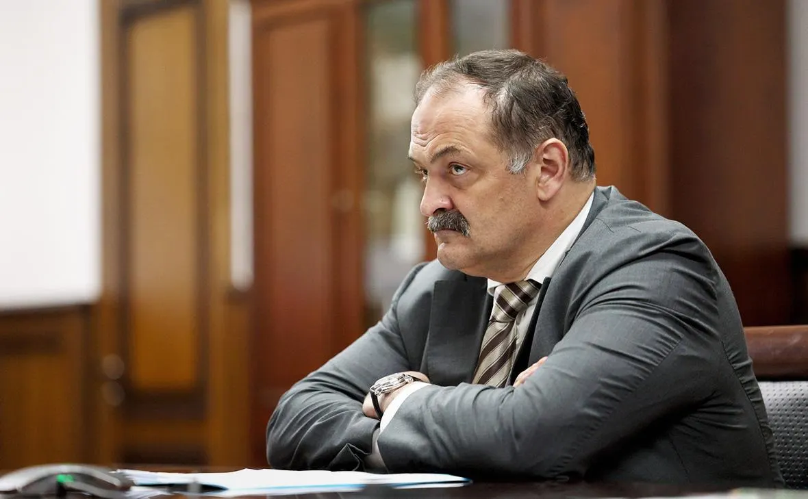 На встрече с представителями республики президент сообщил о предстоящем переходе Сергея Меликова; в регионе назвали возможных преемников и подтвердили поддержку со стороны Кремля.