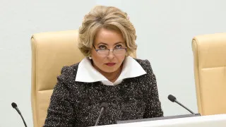 Спикер Совета Федерации Валентина Матвиенко заявила, что спасти Россию от вымирания помогут переезд людей из крупных городов в частные дома по всей стране, рост многодетных семей и благоустройство дворов, включая всероссийскую акцию по высадке цветов, на фоне продолжающегося демографического спада.