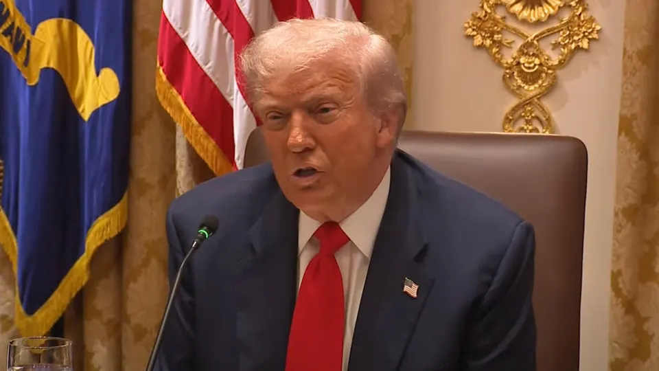 Президент США заявил, что Тегеран просит разблокировать Ормузский пролив на фоне внутриполитического кризиса, а переговоры по ядерной сделке зашли в тупик.