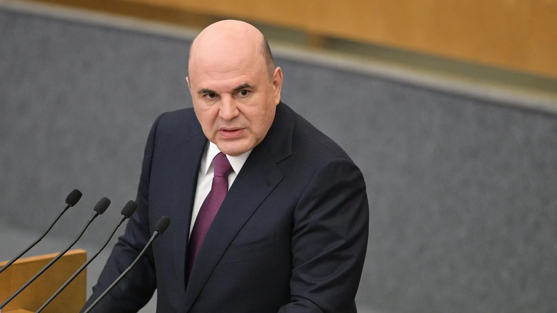 Ассоциация компаний электронной торговли предложила внедрять НДС на импортные товары поэтапно, предупреждая, что резкое повышение налога может привести к уходу покупателей в серые каналы и падению выручки российских продавцов.