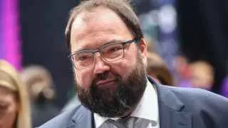 Дочерняя структура «Ростелекома» — компания «РТ Лабс», создававшая реестр электронных повесток и портал «Госуслуги», в 2025 году увеличила прибыль до 1,8 млрд рублей, тогда как реестр воинского учета полноценно заработал лишь в начале 2026 года.
