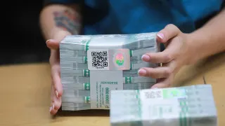 За неделю объем наличных в обращении вырос почти на 240 млрд рублей на фоне отключений мобильного интернета, ужесточения контроля за переводами и роста блокировок банковских карт.