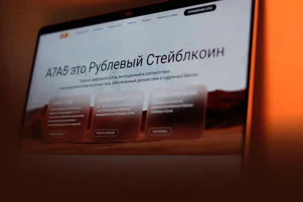По данным расследования и утечек документов, платёжная платформа A7, созданная в 2024 году для обхода западных ограничений, имеет связи с крупными бизнесменами, госструктурами и компаниями, включёнными в санкционные списки.