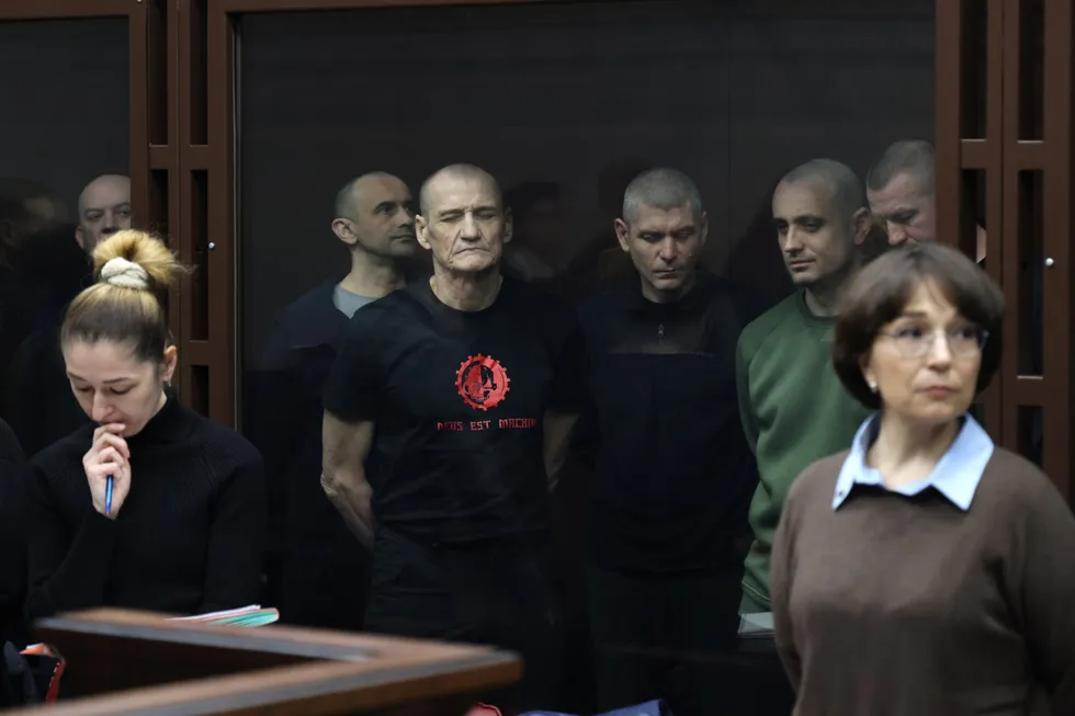 Российский суд приговорил фигурантов дела «херсонской девятки» к срокам от 14 до 20 лет. Их задержали в оккупированном Херсоне летом 2022 года, два месяца держали в подвале, подвергали пыткам и заставляли подписывать признания, которые легли в основу приговора.