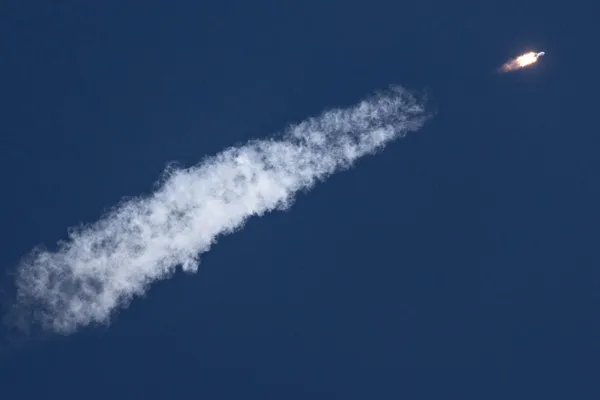 Одноразовая двухступенчатая ракета-носитель «Союз-5» впервые стартовала 30 апреля с космодрома Байконур; ступени сработали штатно, макет выведен на расчетную суборбитальную траекторию.