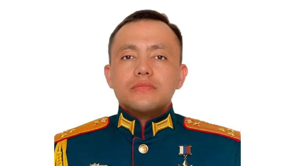 В военном гарнизоне в селе Князе-Волконское-1 заложили взрывное устройство в почтовый ящик. В результате погиб командир батальона, ещё несколько человек ранены; состояние самого Омурбекова не раскрывается. Офицер ранее обвинялся в преступлениях во время оккупации Бучи и находится под международными санкциями.
