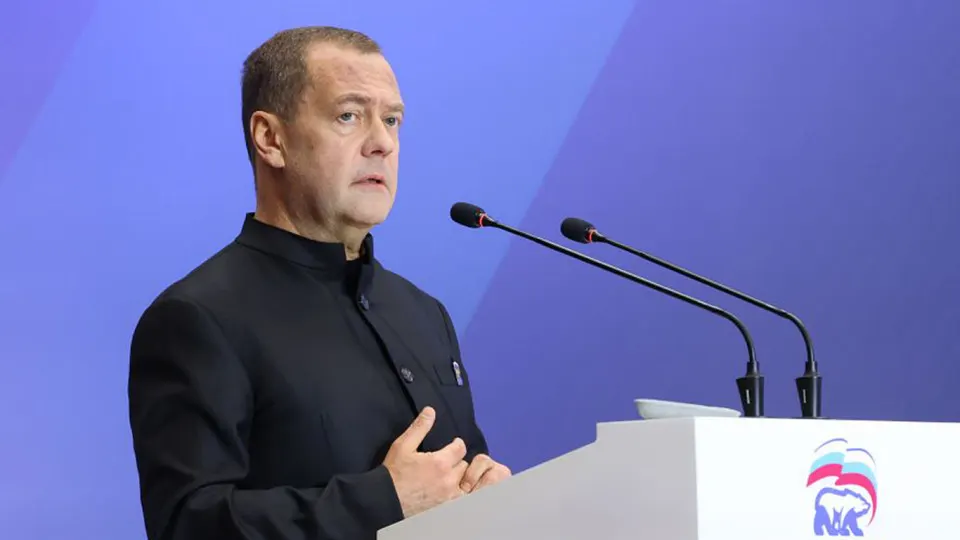 Заместитель председателя Совбеза Дмитрий Медведев предупредил о реальной возможности ядерной катастрофы, подтвердил роль ядерной триады и прокомментировал ситуацию после истечения СНВ‑III.