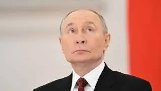 Путин сравнил нынешнюю ситуацию с годами Великой Отечественной войны, заявил о необходимости сплочения общества вокруг фронта и пообещал продолжить создание «зоны безопасности» у границ с Украиной, пока «все цели СВО» не будут выполнены.