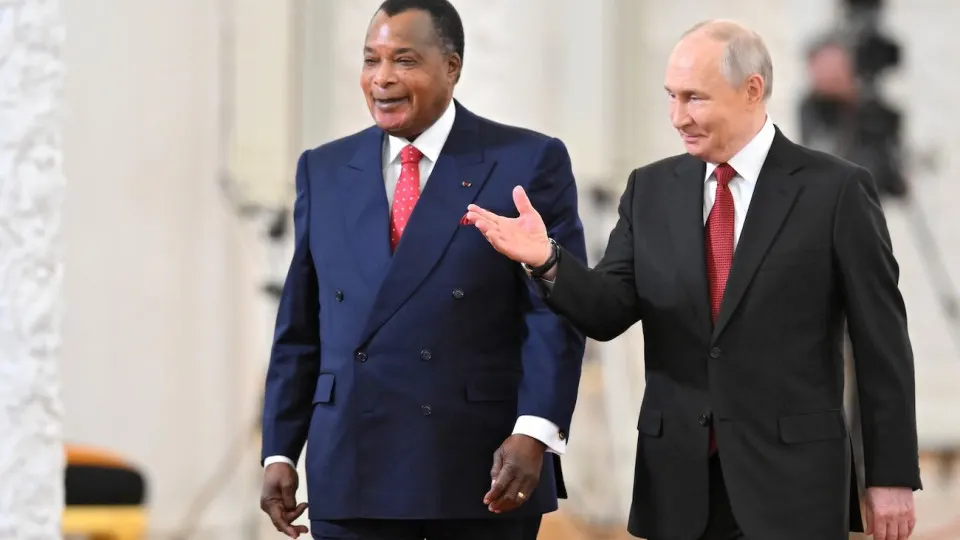 На встрече с президентом Республики Конго российский лидер заявил о намерении развивать экономическое сотрудничество по ряду направлений, подчеркнув готовность компаний работать в республике и напомнив о практике списания долгов африканским странам.