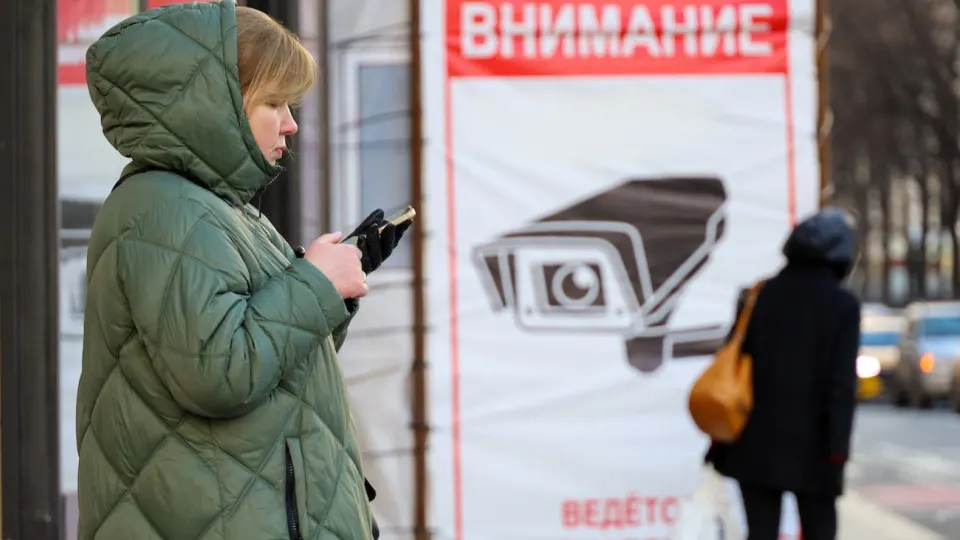 Опрос ФОМ фиксирует резкий рост тревожности и депрессивных настроений в обществе: люди опасаются затяжной войны, ограничений в сети и ухудшения экономической ситуации.