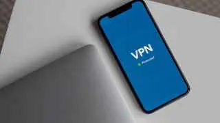 Игроки рынка VPN предупреждают, что в ближайшее время оплата таких сервисов с российских банковских карт может быть заблокирована, а зачистка серверов усилится из‑за новых требований к хостинг‑провайдерам.