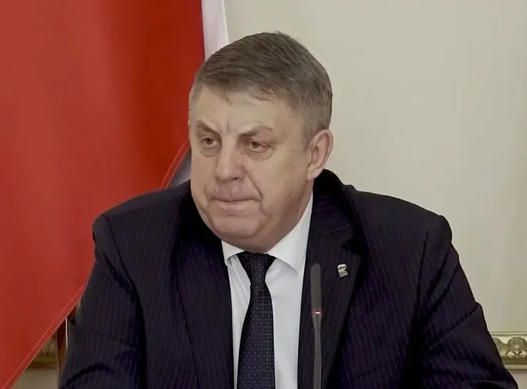 13 мая Александр Богомаз подал в отставку с поста губернатора Брянской области, и уже на следующий день получил мандат депутата Государственной думы от «Единой России» — решение утвердил ЦИК. Одновременно с этим с поста ушёл глава Белгородской области Вячеслав Гладков.