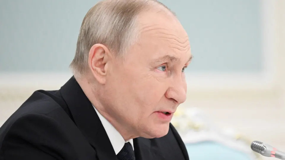 Власти поставили цель довести число иностранцев в вузах до 500 тыс. к 2030 году — при том, что сейчас их более 300 тыс. Параллельно фиксируется активизация вербовки иностранцев и студентов в вооружённые силы, а также давление на учащихся при наборе контингентов.