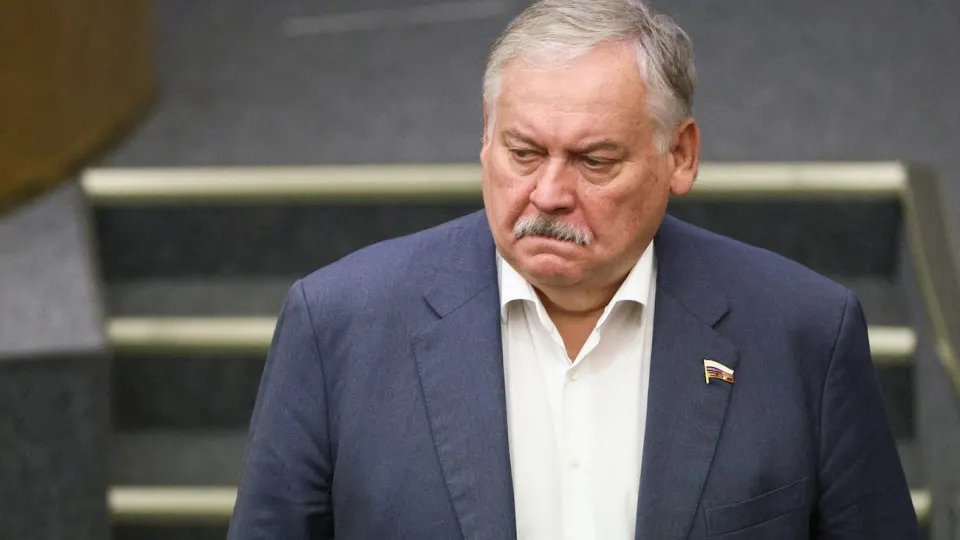 Первый зампред комитета Госдумы Константин Затулин обвинил Латвию и Эстонию в обмане русскоязычного населения при распаде СССР и назвал введение статуса «неграждан» проявлением нарастающей русофобии. Заявления прозвучали на фоне законопроекта о праве президента применять силы за рубежом для защиты россиян.