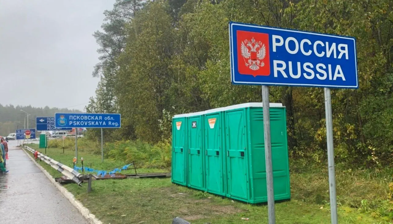 В 21-м пакете санкций Евросоюз предлагает ввести полный визовый запрет для тех, кто служил в российских вооружённых силах или прокси‑группах с начала полномасштабного вторжения; остаются неясными критерии и порядок реализации.