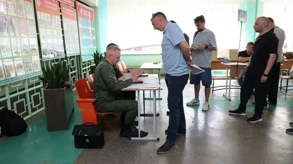 В Белоруссии стартовали масштабные мобилизационные учения в приграничной с Польшей и Литвой Гродненской области. Запасников вызывают для сверки данных и контрольной явки — это часть серии манёвров на фоне растущего давления со стороны России.