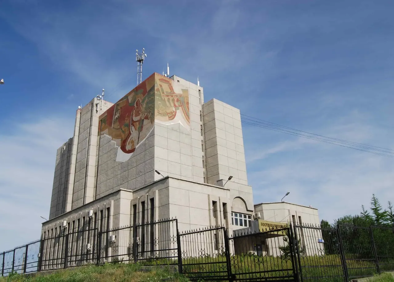 Новое регулирование закрывает несекретные архивные сведения и усложняет исследование советских репрессий. Разбираемся в механизмах и последствиях изменений.