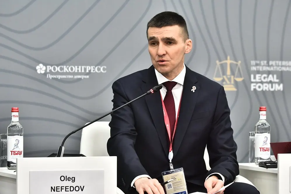 Высшая квалификационная коллегия судей 26 мая рассмотрит рекомендацию назначить судью ВС Олега Нефедова заместителем председателя суда и руководителем коллегии по гражданским делам. Ранее Нефедов выносил ряд резонансных решений, в том числе о признании «движения ЛГБТ» и «Международного движения сатанизма» экстремистскими.