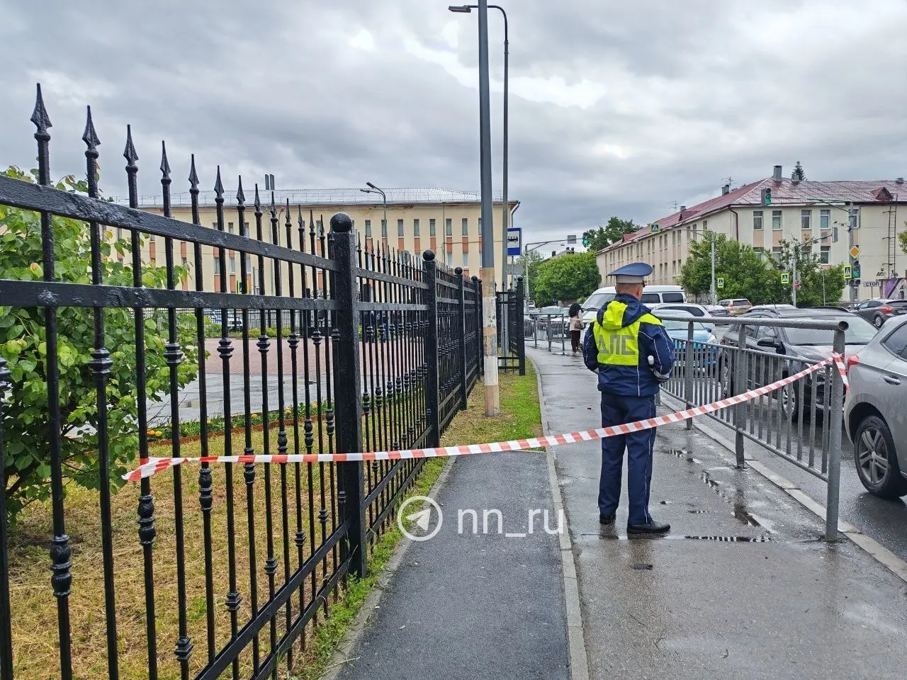 Над регионом были сбиты несколько дронов. В Нижнем Новгороде пострадало здание областного суда, пострадавших, по предварительным данным, нет; на месте работают спецслужбы, полиция и МЧС. Минобороны сообщает о 62 сбитых беспилотниках по регионам.