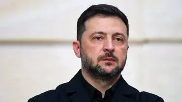 Президент Украины заявил, что несмотря на объявленные перемирия, российские силы продолжают атаки: по его словам, за сутки — сотни обстрелов и почти 10 тысяч ударов дронами-камикадзе.