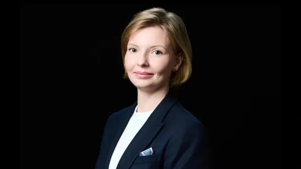 С 1 сентября администраторы доменов в зонах .ru, .рф и .su обязаны пройти идентификацию через ЕСИА. Новые правила меняют подход бизнеса к управлению цифровыми активами: регистраторы предлагают упрощённую верификацию юридических лиц и корпоративные тарифы для крупных портфелей.