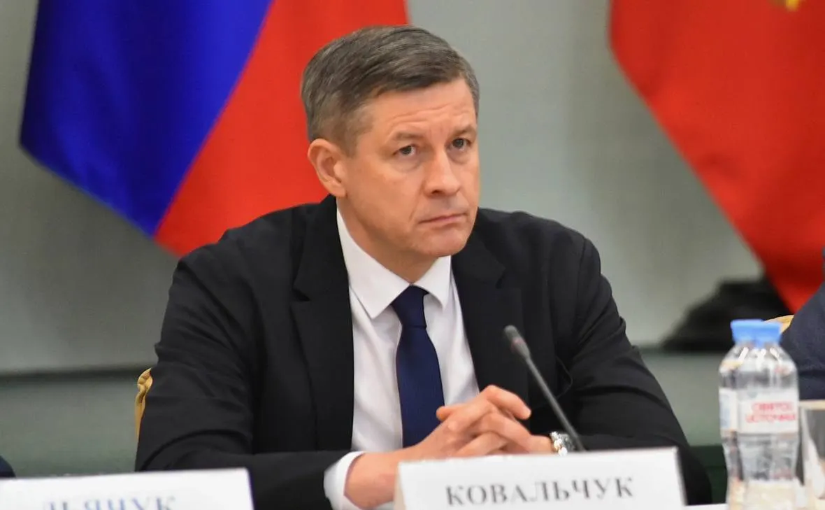 Егор Ковальчук подписал указ об отставке регионального правительства; новый состав пока не представлен. Ранее 13 мая президент подписал указы об отставке губернаторов Белгородской и Брянской областей.