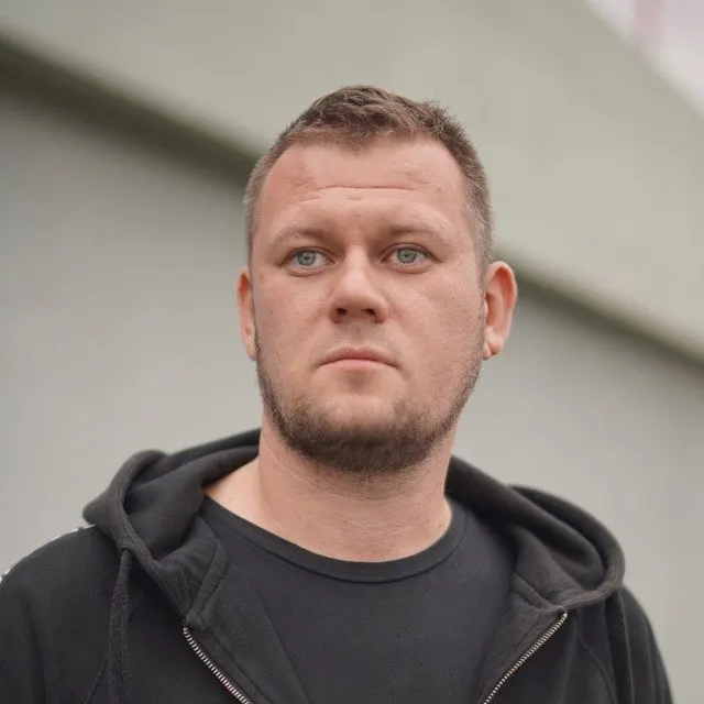 Денис Казанский, который не является гражданином РФ, заявил, что ожидал более сурочных обвинений и напомнил о розыске в «ДНР» из‑за книги и журналистских материалов.