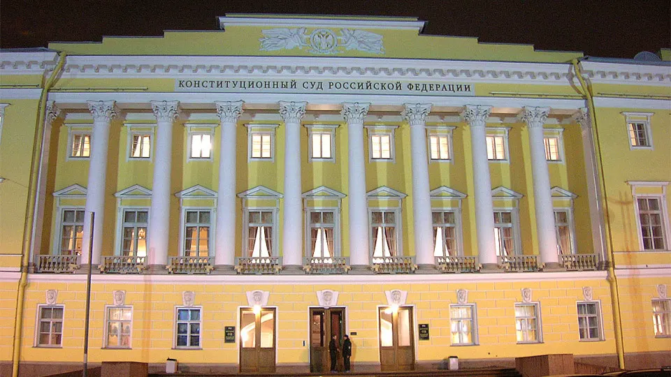 Председатель Конституционного суда заявил, что антикоррупционные иски не должны подчиняться обычным срокам давности. По его мнению, такие иски стали ключевым инструментом борьбы с коррупцией и широко используются для пересмотра приватизации и изъятия активов.