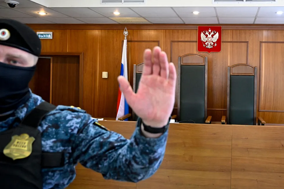 В конце апреля Судебный департамент при Верховном суде прекратил публикацию архивной и текущей статистики о судимости (данные с 2005 года). Это лишило исследователей важного инструмента для отслеживания репрессий, демографии осуждённых и косвенных эффектов войны.