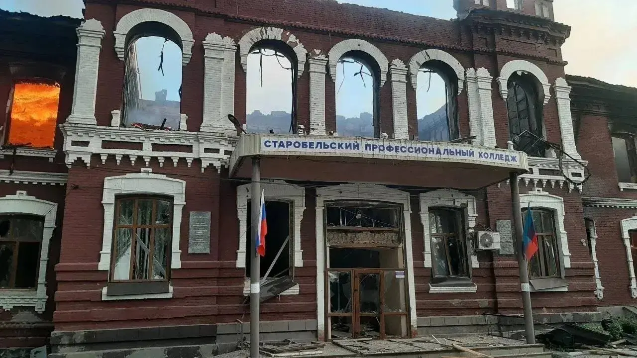 В результате ночного удара по общежитию профессионального колледжа в Старобельске погибли 6 человек, ещё 15 числятся пропавшими; 39 ранены, большинство — несовершеннолетние студенты.