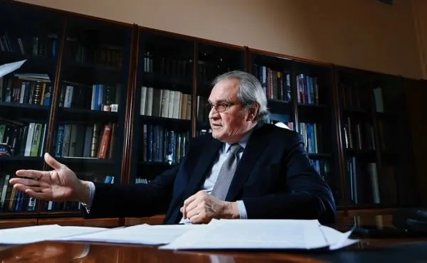 Валерий Фадеев заявил, что после признания иностранных вузов нежелательными с ними не следует вести дела и лучше не учиться в них, но изучать их научные материалы допустимо; при сомнениях он рекомендовал учёным обращаться в ФСБ.