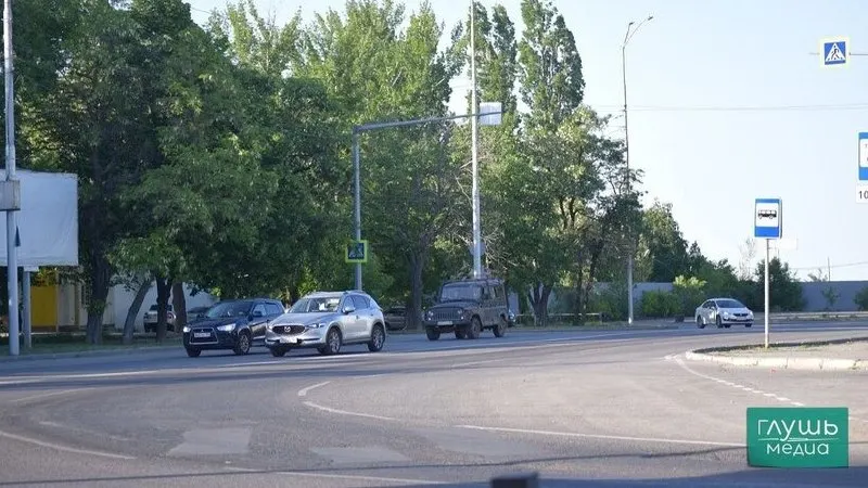 Правительство утвердило стратегию по повышению безопасности дорожного движения до 2036 года. В числе мер — обязательная реабилитация для пьяных за рулём, дополнительные медицинские проверки для лишённых прав и внесудебные блокировки сайтов с опасным контентом и услугами по подделке документов.