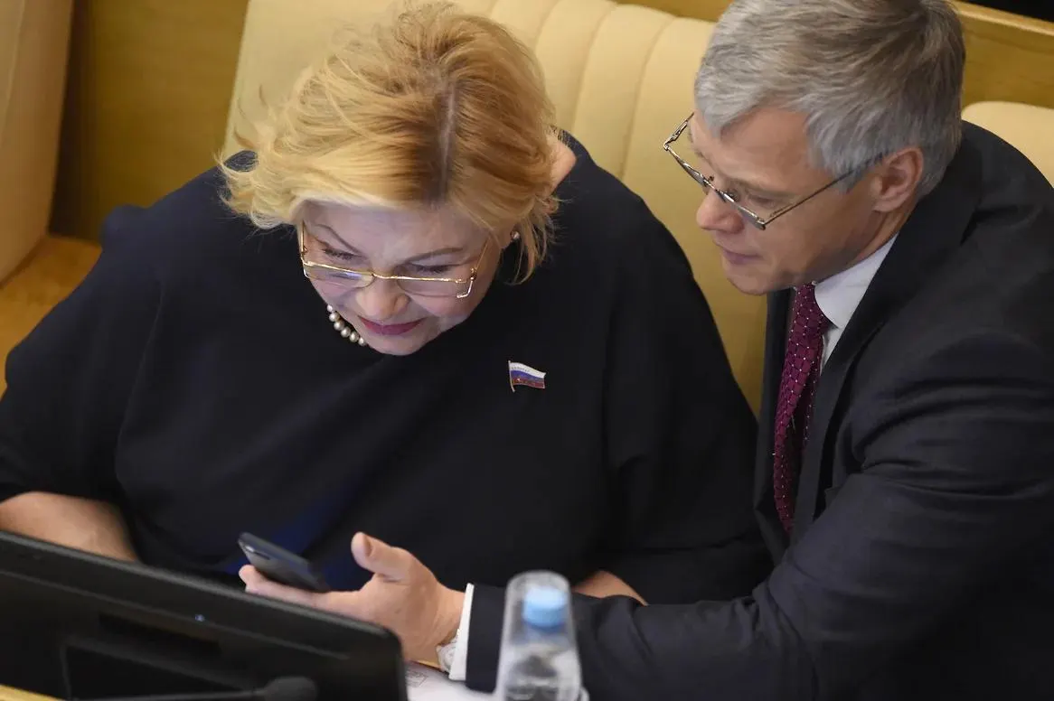 Валерий Гартунг оказался среди двух депутатов, проголосовавших против обращения по удару в Старобельске; спикер Володин назвал ситуацию «техническим сбоем» и потребовал выяснить результат голосования.