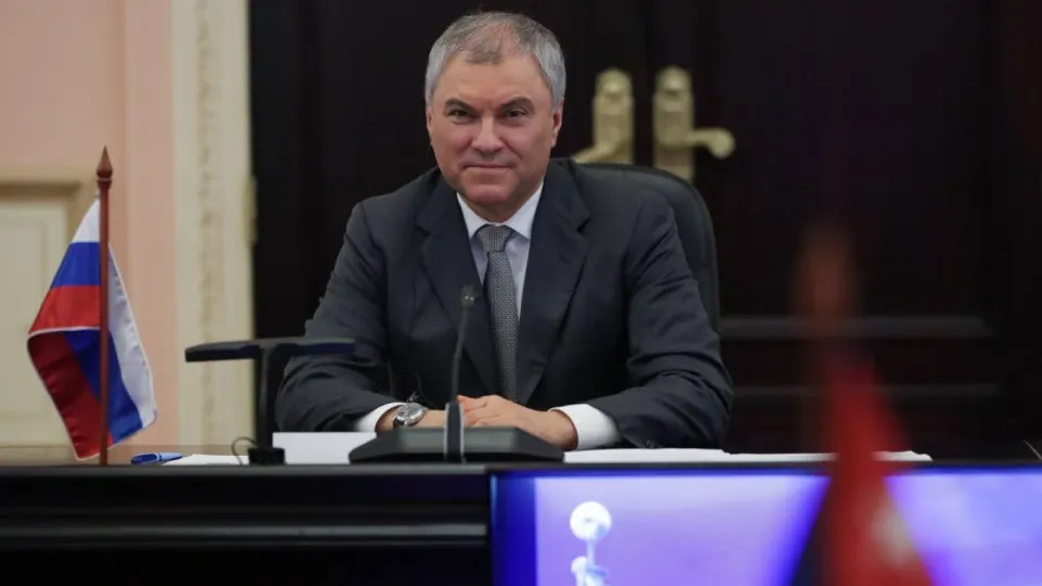 Председатель Госдумы заявил, что использование западных спутниковых технологий для ударов по гражданским объектам может вынудить Россию применить «оружие, которое не оставит следа ни от кого». Поводом стала атака на Старобельск и последующие ответные удары по Киеву.