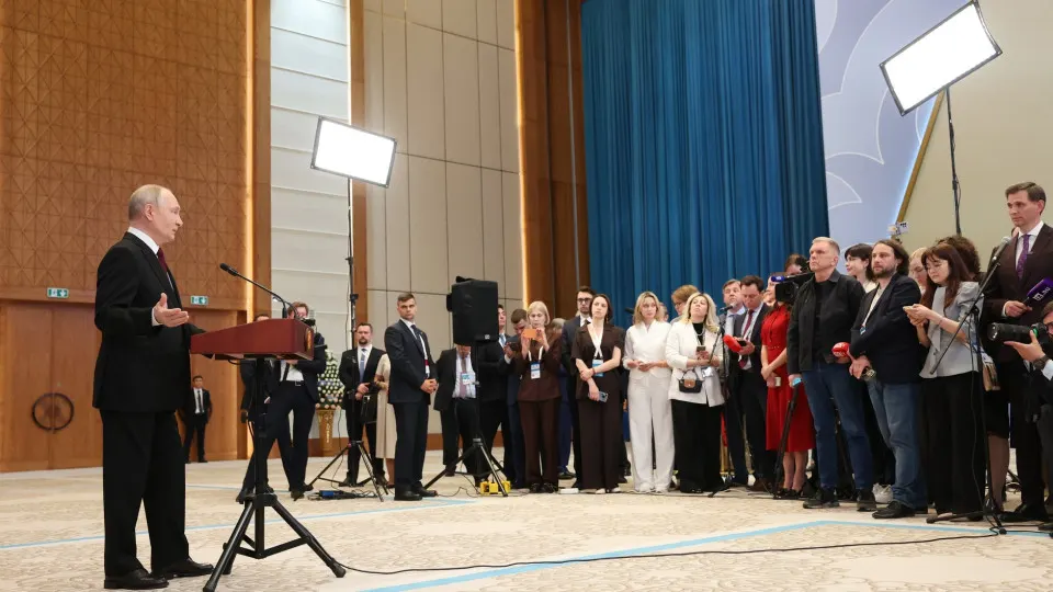 На пресс‑конференции по итогам саммита ЕАЭС президент заявил, что Россия способна ответить «сровнять с землёй» на возможные атаки по Калининградской области и предупредил о последствиях для Армении в случае евроинтеграции.