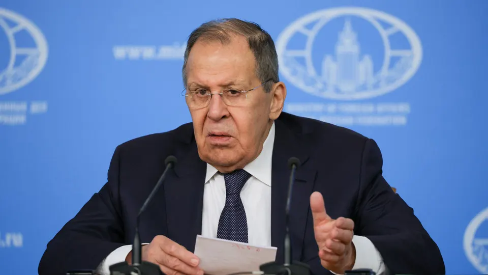 Глава МИД России обвинил европейские страны в навязывании условий прекращения огня и заявил, что для восстановления диалога нужна общеконтинентальная архитектура безопасности и практические шаги, восстанавливающие доверие.