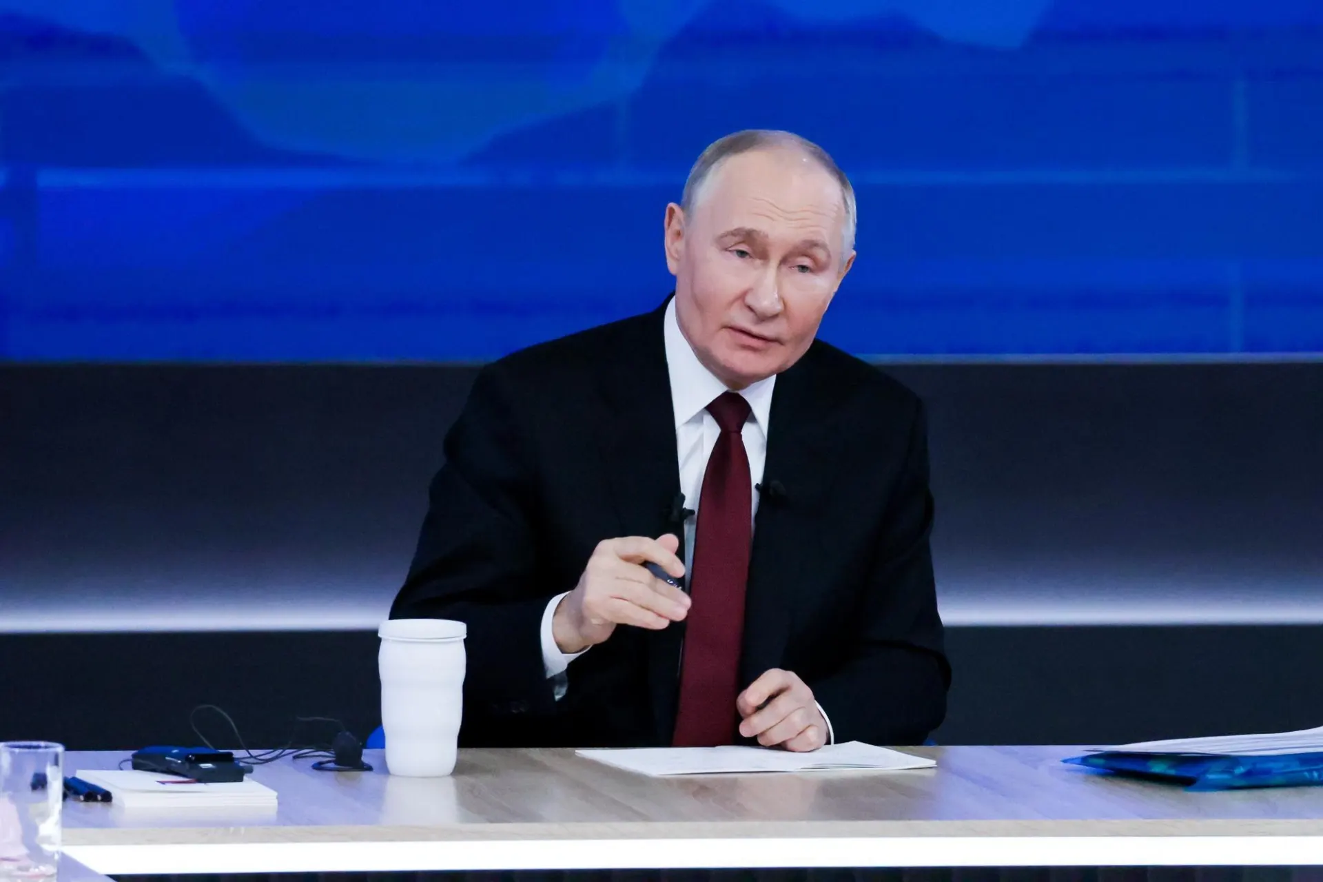 В День медицинского работника президент заявил о планах расширить сеть медучреждений и повысить престиж медицинских профессий.