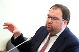 Глава Минцифры на IT‑завтраке ПМЭФ‑2026 сообщил, что встраивание механизмов возрастной идентификации в платформы — вопрос «ближайшей повестки». Ведомство изучает зарубежный опыт, в том числе игровых сервисов.