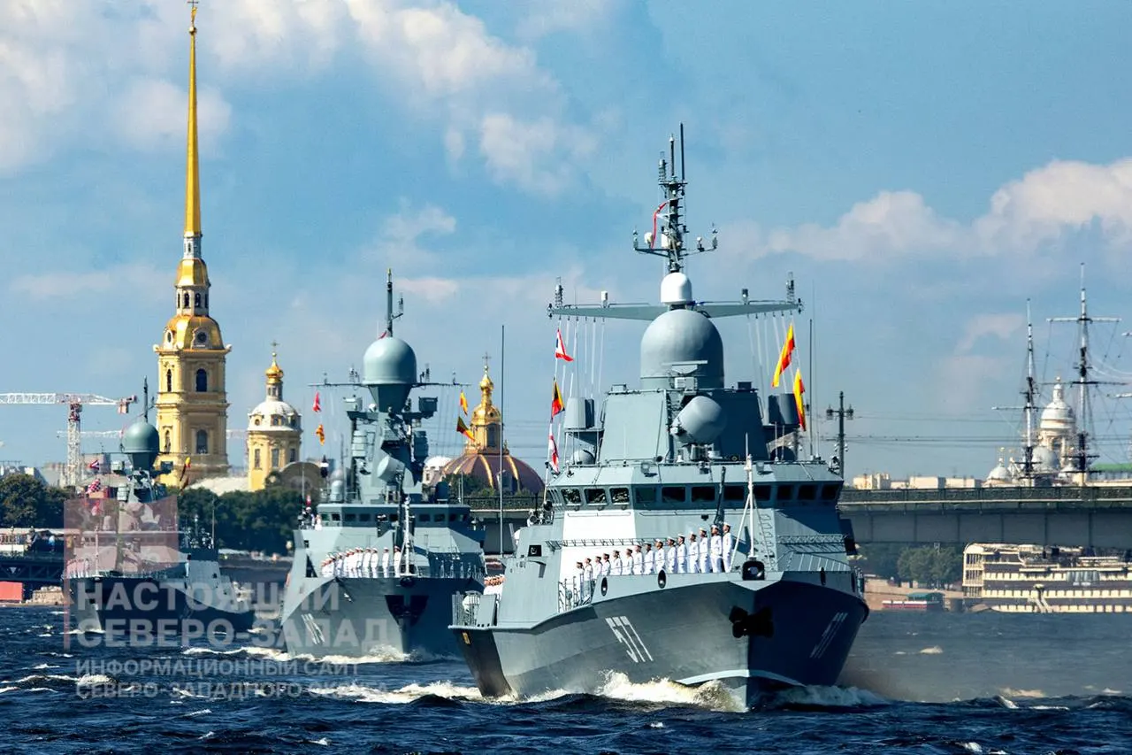 Минобороны не планирует проводить парад ко Дню ВМФ в Петербурге — это уже вторая отмена подряд. Ранее мероприятия сокращали из‑за «общей обстановки». День ВМФ отмечают 26 июля.