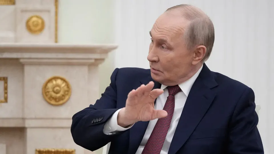 За последние годы в России усилилась практика изъятия частных активов: одним из пострадавших стал совладелец крупной агрокомпании, а у ряда миллиардеров потребовали «добровольные» перечисления в бюджет. Юридические методы и связь олигархов с властью усиливают контроль Кремля над элитой.