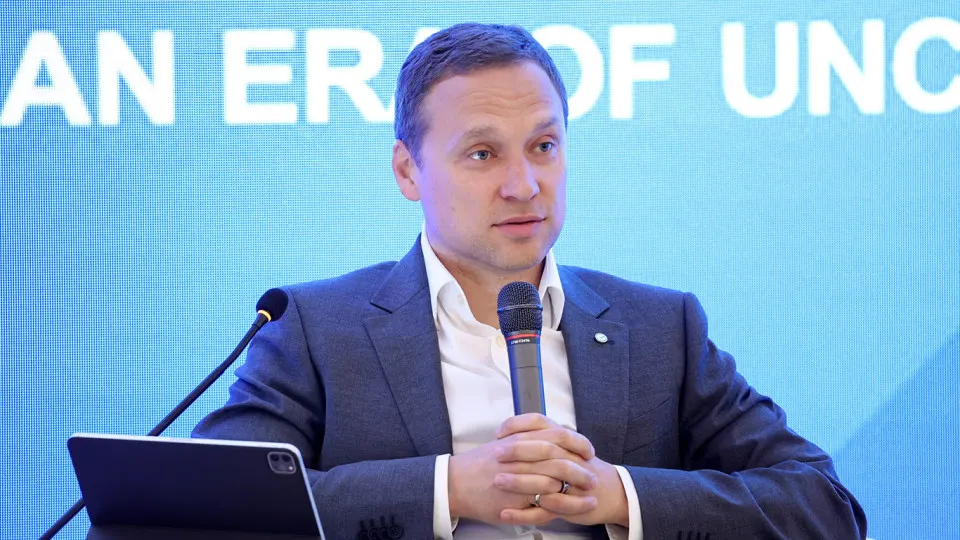 Зампред правления Сбербанка предупредил, что из‑за повышения налоговой нагрузки и усиления мониторинга граждане переводят сбережения в наличность, и деньги не возвращаются в банковскую систему.