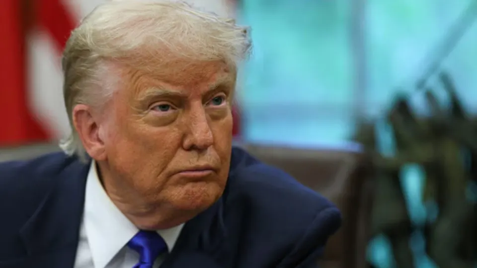 На закрытых переговорах на саммите G7 президент США предложил усилить давление на Россию и помочь Украине при условии, что европейские союзники окажут помощь в расчистке Ормузского пролива. Лидеры группы обсудили санкции против нефтегазового сектора и увеличение поставок ПВО и дальнобойного оружия в Киев.