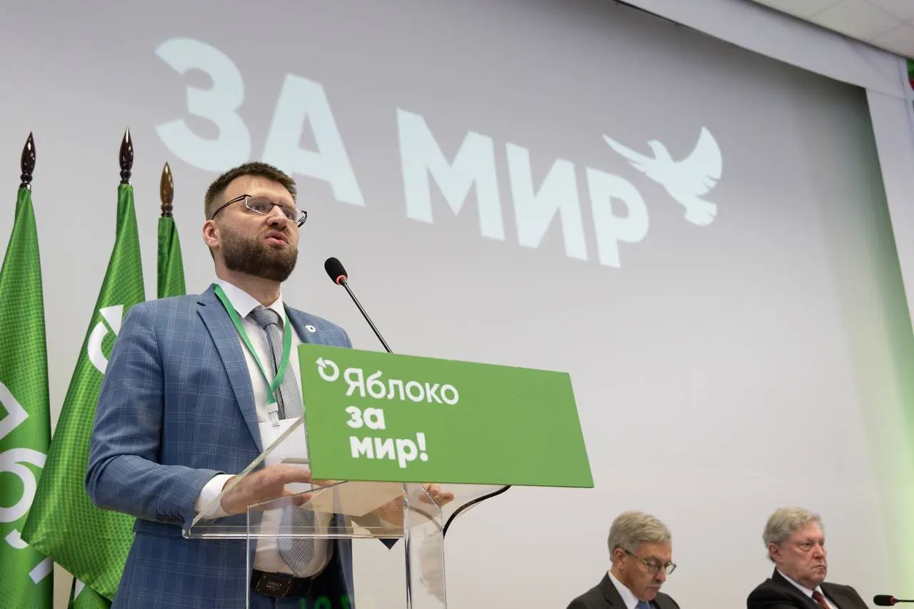 Минюст отклонил просьбу снять с Владимира Дорохова статус «иностранного агента», сославшись на «факты ведения политической деятельности» — поздравления, поездки в суд, возложения цветов и участие в видеоролике.