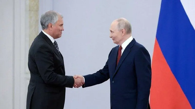Спикер Госдумы поблагодарил президента после вручения ордена, отметив успехи в развитии партийной системы, числовые показатели работы думы и единство депутатов.