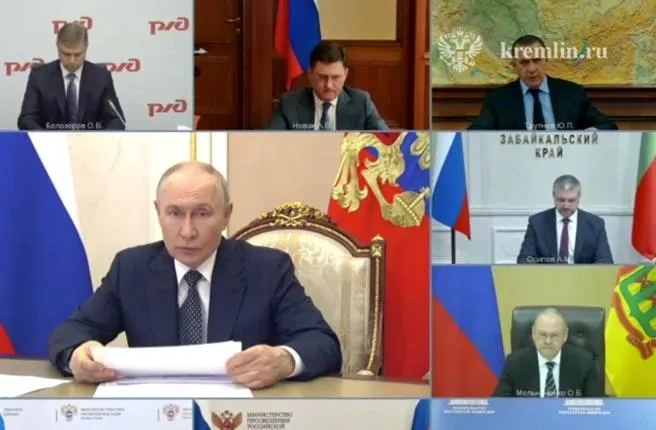 Власти обсудили меры по обеспечению поставок топлива: строительство малых НПЗ, наращивание импорта и поддержка малого бизнеса для стабилизации рынка.
