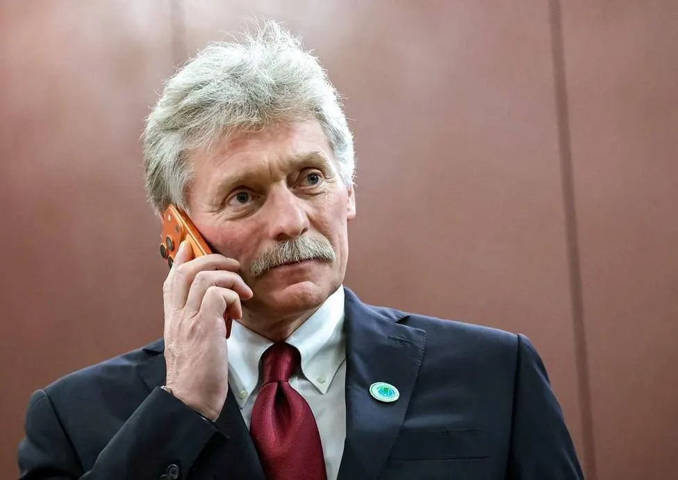 Представитель Кремля сообщил, что контакты с мессенджером ведутся, но заметной активности со стороны сервиса пока нет. Ограничения и замедления работы действуют с 2025–2026 годов, однако Telegram остаётся широко используемым в стране.