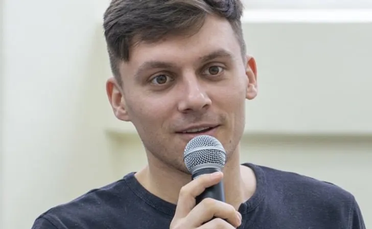 Психолог и активист Иван Звягин потребовал в суде удалить его «персональную карточку» из виртуальной выставки Минюста, считая опубликованные сведения незаконными и стигматизирующими.